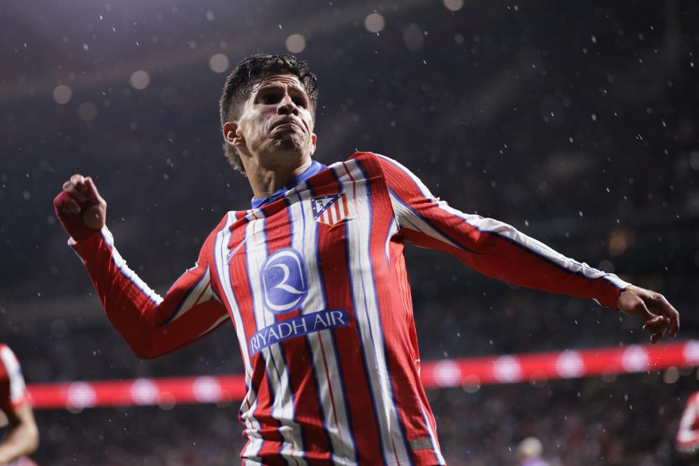 更加引人入 更加引人入